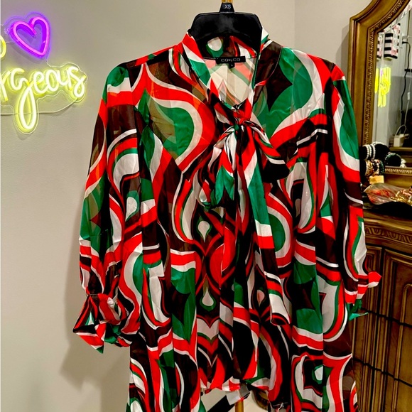 Red and Black Graphic Blouse with Flutter Sleeves - Picture 6 of 12